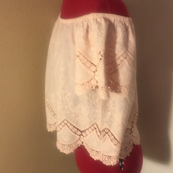 NWOT Casting LA Lace Crop top - Picture 3 of 5